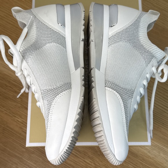Michael Kors Women's Sneakers Size 8M Signature Logo Silver/white - Picture 8 of 12